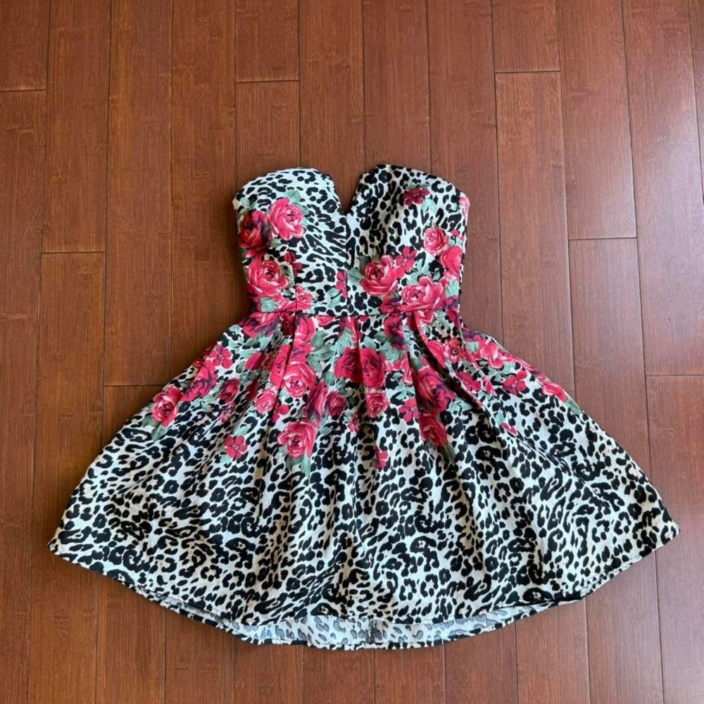 Adorable Strapless Mini‎ Cocktail Dress
